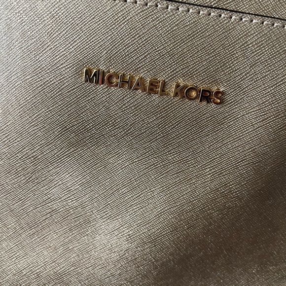 Champagne never looked so good! - Picture 2 of 4